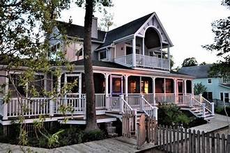 Photo of Why Buyers Should Research Utilities for Waterfront Homes